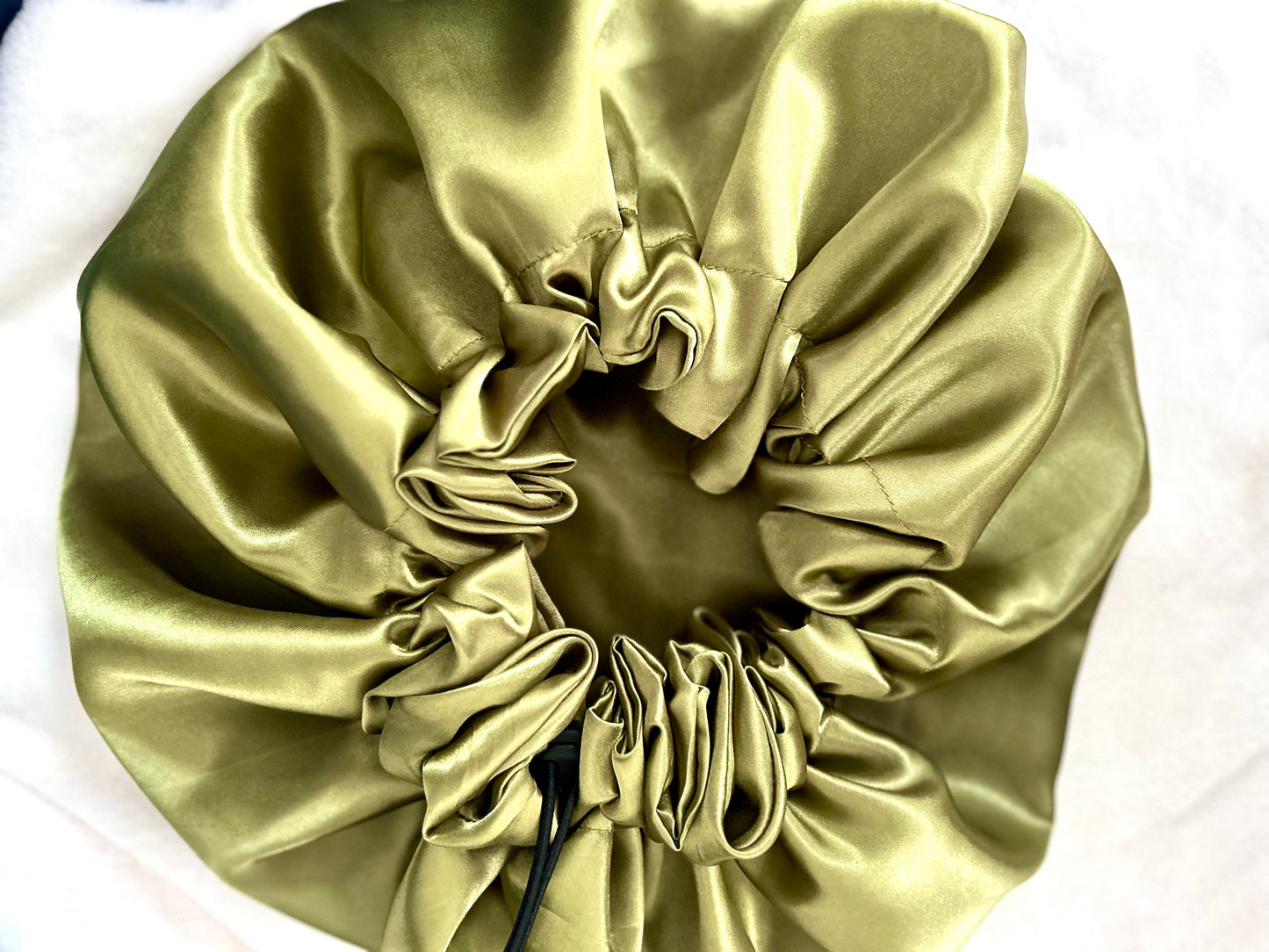 Media Satin Bonnet – Handgemachte Schlafhaube für gesundes Haar