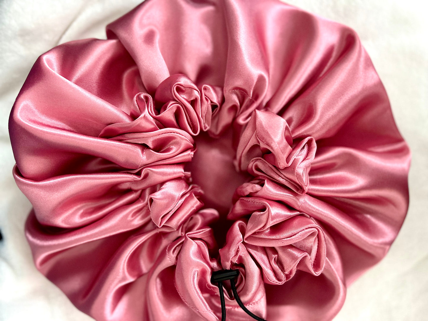 Lana Satin Bonnet – Handgemachte Schlafhaube für Lockenschutz
